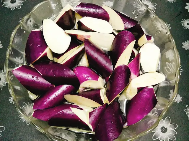 Hướng dẫn chi tiết cách nấu canh cà bung thịt đậu ngon chuẩn vị