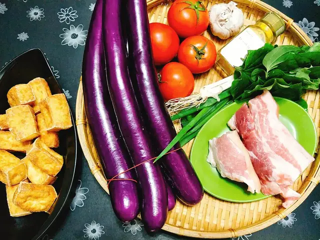 Hướng dẫn chi tiết cách nấu canh cà bung thịt đậu ngon chuẩn vị