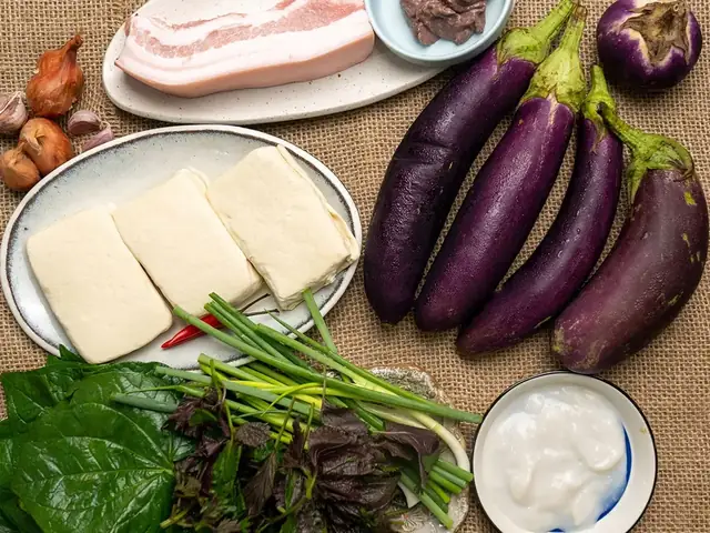 Cách Nấu Canh Cà Tím Lá Lốt Đậm Đà Chuẩn Vị Gia Đình Cách Nấu Canh Cà Tím Lá Lốt Đậm Đà Chuẩn Vị Gia Đình