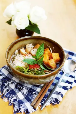 Cách Nấu Canh Cải Cúc Cà Chua Thơm Ngon, Thanh Mát Chuẩn Vị