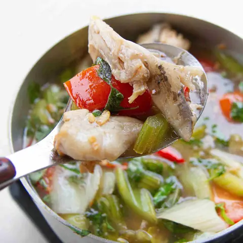 Vì sao nên chọn nửa đầu trên của cá bông lau để nấu canh chua?