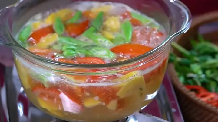 Bước 4Nấu canh chua cá lóc Bước 4Nấu canh chua cá lóc