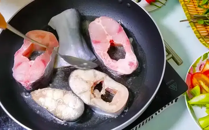 Hướng dẫn cách nấu canh chua cá tra thơm ngon, đậm đà chuẩn vị miền Tây Hướng dẫn cách nấu canh chua cá tra thơm ngon, đậm đà chuẩn vị miền Tây