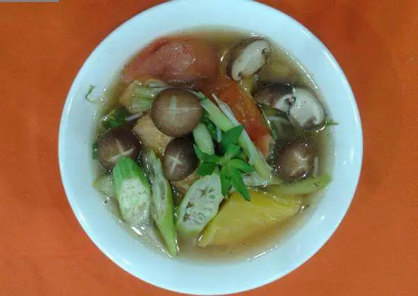 3. CÁCH NẤU CANH CHUA CHAY
