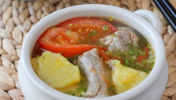 4. CÁCH NẤU CANH CHUA VỚI SƯỜN