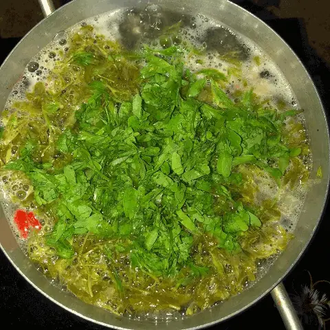 Cách Nấu Canh Chua Lá Me Thơm Ngon Chuẩn Vị Gia Đình Việt