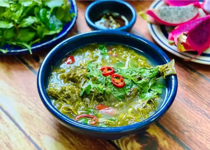 Cách Nấu Canh Chua Lá Me Thơm Ngon Chuẩn Vị Gia Đình Việt