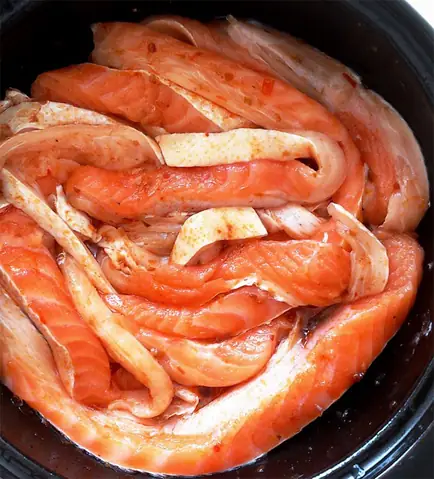 Công thức nấu canh chua lườn cá hồi đơn giản đậm đà