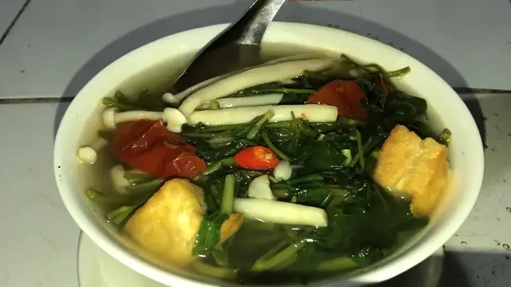 Hướng dẫn cách nấu canh chua rau muống chay đơn giản tại nhà