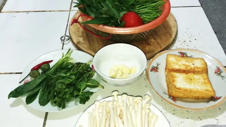 Hướng dẫn cách nấu canh chua rau muống chay đơn giản tại nhà