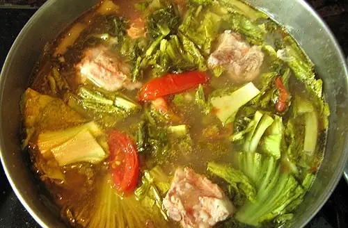 Hướng Dẫn Chi Tiết Cách Nấu Canh Đầu Cá Dưa Chua Thơm Ngon Đậm Đà