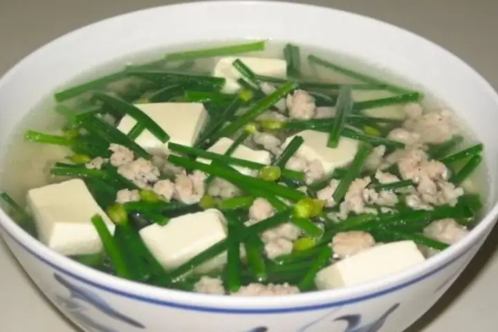 5. Canh đậu hũ non nấu hẹ