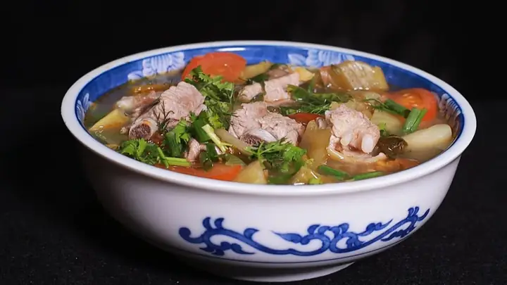 Nấu Canh Dưa Chua Với Thịt Lợn: Công Thức Từng Bước Đơn Giản