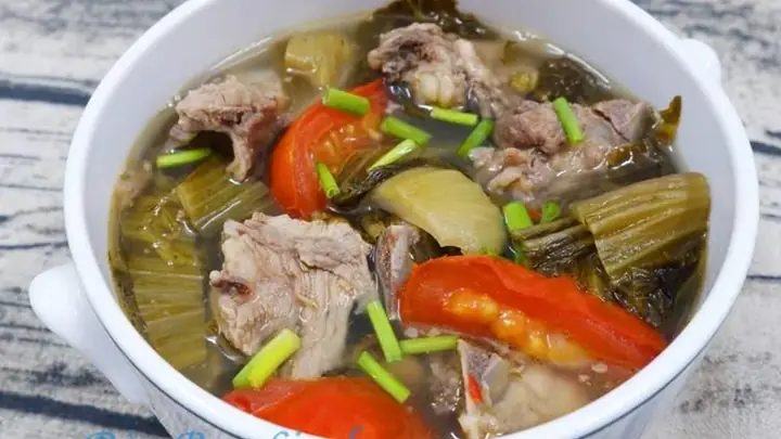 Nấu Canh Dưa Chua Với Thịt Lợn: Công Thức Từng Bước Đơn Giản