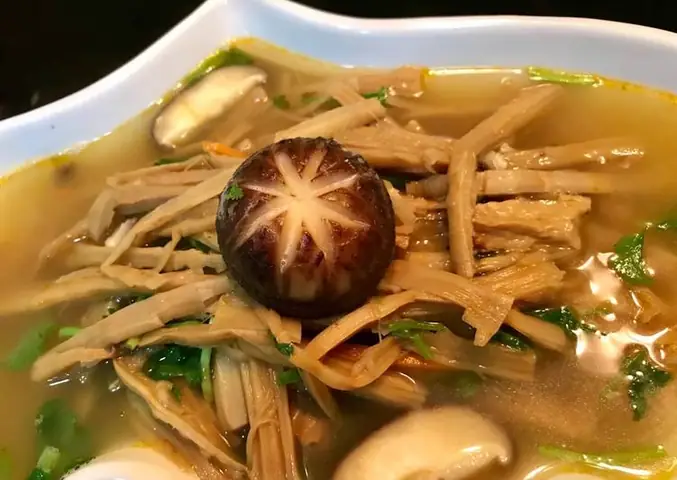 Hướng Dẫn Chi Tiết Cách Nấu Canh Gà Măng Khô Thơm Ngon Chuẩn Vị