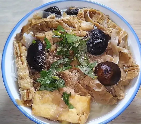 Hướng Dẫn Chi Tiết Cách Nấu Canh Gà Măng Khô Thơm Ngon Chuẩn Vị