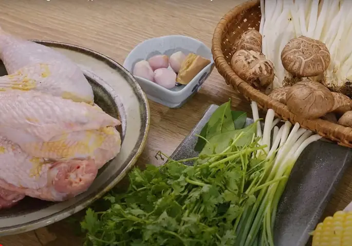 Cách Nấu Canh Gà Nấm Rơm Thơm Ngon, Đậm Đà Chuẩn Vị