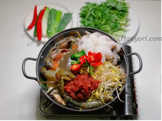 Cách Nấu Canh Hải Sản Hàn Quốc Chuẩn Vị Tại Gia Đậm Đà