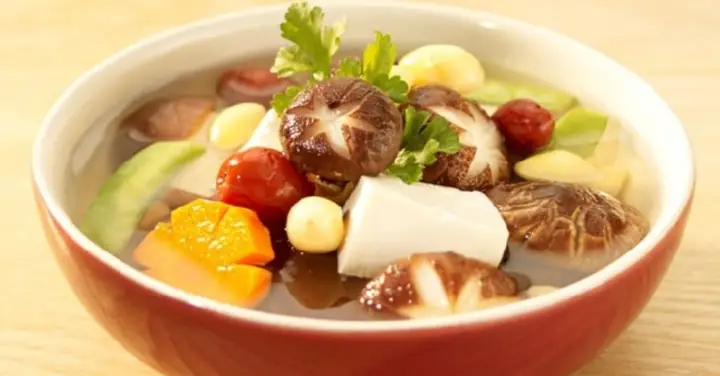 Hướng Dẫn Chi Tiết Cách Nấu Canh Hạt Sen Thơm Ngon Bổ Dưỡng Tại Nhà