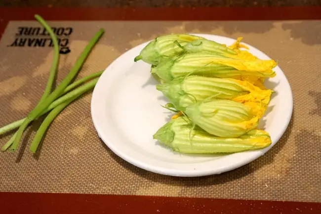 Cách Nấu Canh Hoa Bí Nhồi Thịt Thơm Ngon, Đơn Giản Tại Nhà