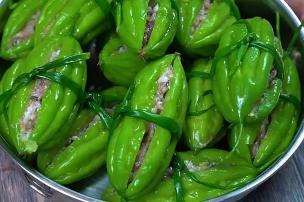 Cách nấu canh khổ qua nhồi thịt giữ được màu xanh, không đắng