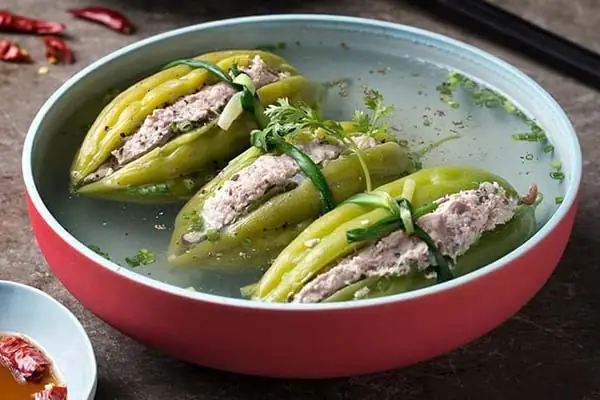 Cách nấu canh khổ qua nhồi thịt giữ được màu xanh, không đắng