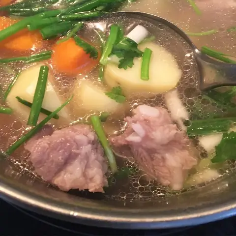 Bước 3: Nấu canh xương khoai tây