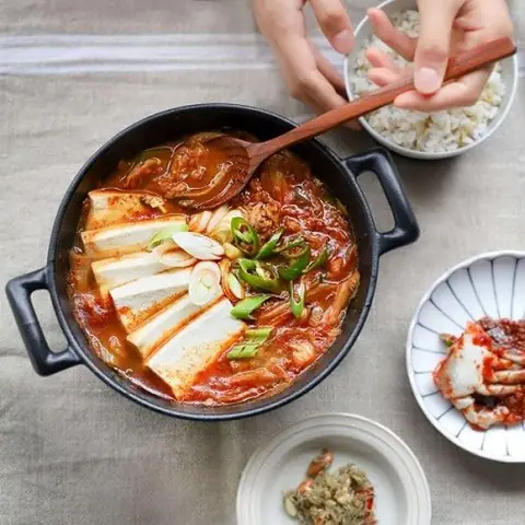 Cách chế biến canh kim chi thịt bò: Cách chế biến canh kim chi thịt bò: