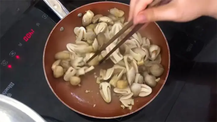 3.2. Cách nấu canh mồng tơi nấm chay 3.2. Cách nấu canh mồng tơi nấm chay