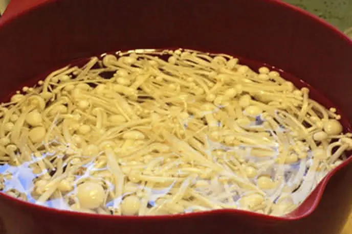 Cách làm canh nấm nấu chua: