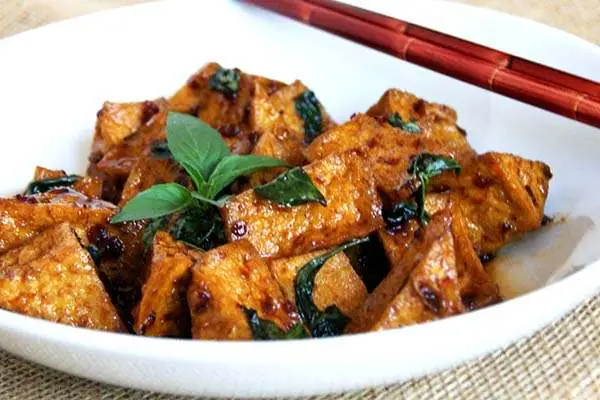 Hướng dẫn chi tiết cách nấu canh nấm rơm đậu hũ thanh mát