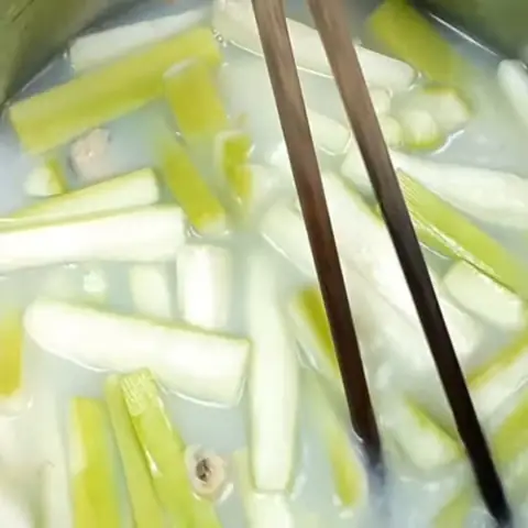 Hướng Dẫn Chi Tiết Cách Nấu Canh Nghêu Bầu Ngon Ngọt Chuẩn Vị