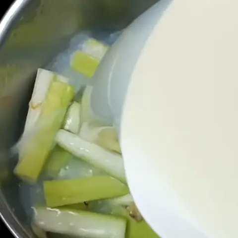 Hướng Dẫn Chi Tiết Cách Nấu Canh Nghêu Bầu Ngon Ngọt Chuẩn Vị