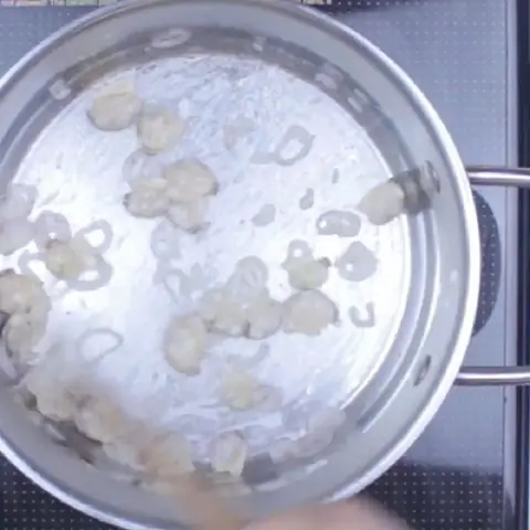 Hướng Dẫn Chi Tiết Cách Nấu Canh Nghêu Rau Muống Thơm Ngon