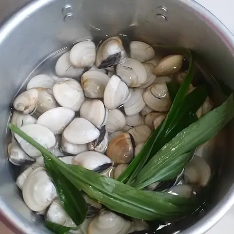 Hướng Dẫn Chi Tiết Cách Nấu Canh Nghêu Rau Muống Thơm Ngon