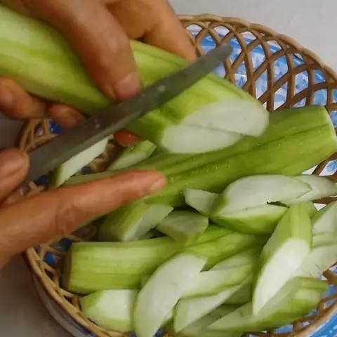 Hướng Dẫn Chi Tiết Cách Nấu Canh Nghêu Rau Muống Thơm Ngon