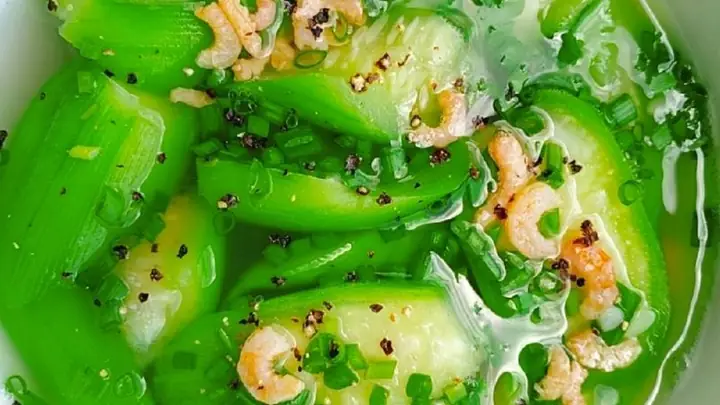 Cách Nấu Canh Ngọn Mướp Thanh Mát, Bổ Dưỡng Cho Bữa Cơm Gia Đình