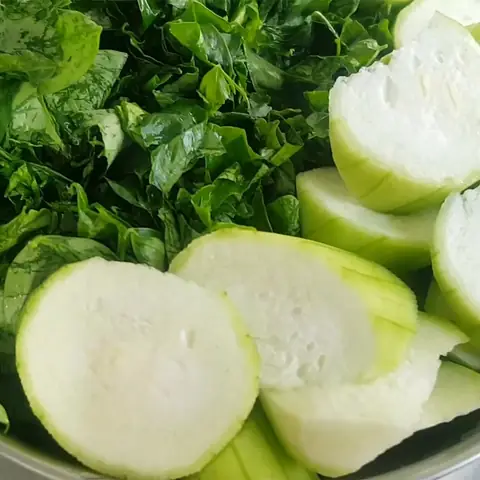 Cách nấu canh rau ngót với mướp thanh mát, bổ dưỡng cho gia đình