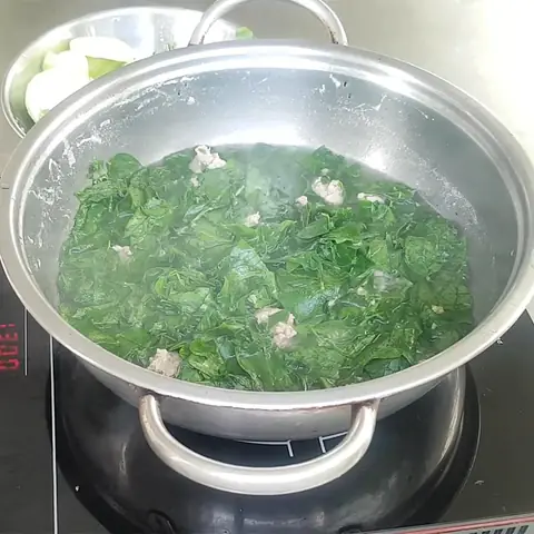 Cách nấu canh rau ngót với mướp thanh mát, bổ dưỡng cho gia đình