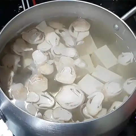 Cách nấu canh rau ngót với mướp thanh mát, bổ dưỡng cho gia đình
