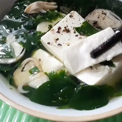 Cách nấu canh rau ngót với mướp thanh mát, bổ dưỡng cho gia đình