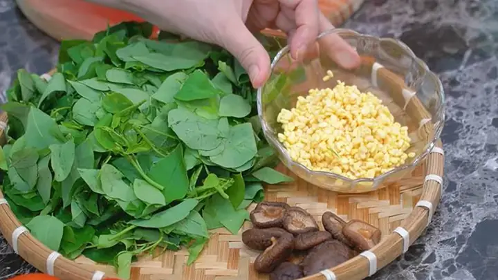 Cách Nấu Canh Rau Ngót Với Nấm Thanh Mát, Bổ Dưỡng Cho Gia Đình