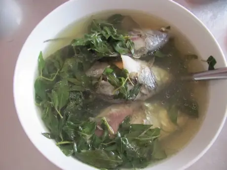 Ngọt tô cá diếc rau răm