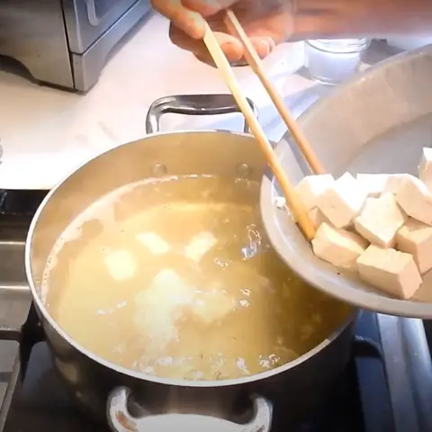Hướng Dẫn Cách Nấu Canh Rong Biển Thịt Gà Ngon, Bổ Dưỡng Chuẩn Vị Gia Đình Hướng Dẫn Cách Nấu Canh Rong Biển Thịt Gà Ngon, Bổ Dưỡng Chuẩn Vị Gia Đình