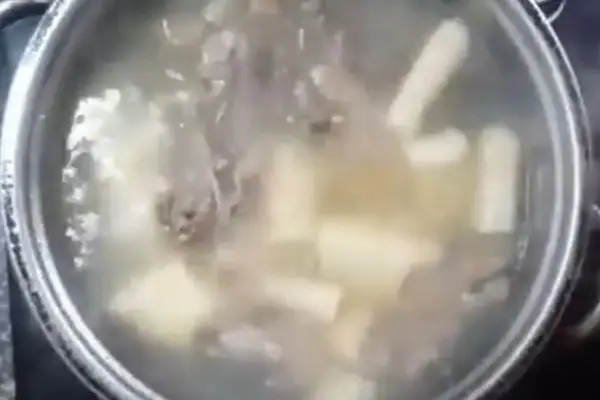 Cách Nấu Canh Sắn Ngon Nhất: Hướng Dẫn Đậm Đà Hương Vị Cách Nấu Canh Sắn Ngon Nhất: Hướng Dẫn Đậm Đà Hương Vị