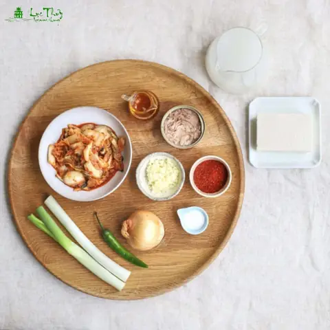 Hướng Dẫn Chi Tiết Cách Nấu Canh Sườn Kim Chi Đậm Đà Tại Nhà