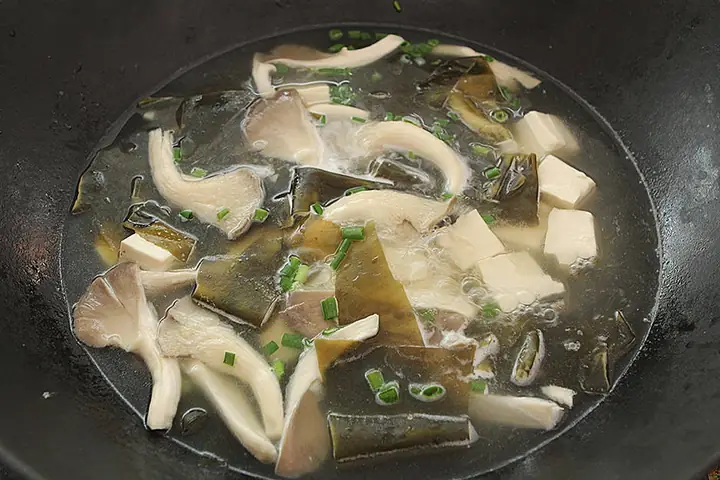 Cách Nấu Canh Tảo Bẹ Thanh Mát Bổ Dưỡng Chuẩn Vị Tại Nhà