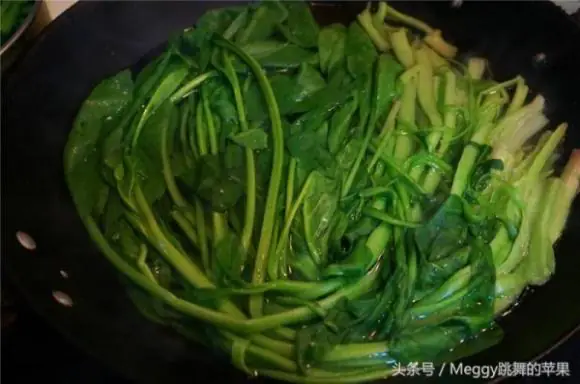 cách nấu canh tiết lợn