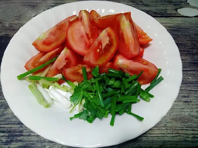 Bước 2: Sơ chế các nguyên liệu khác