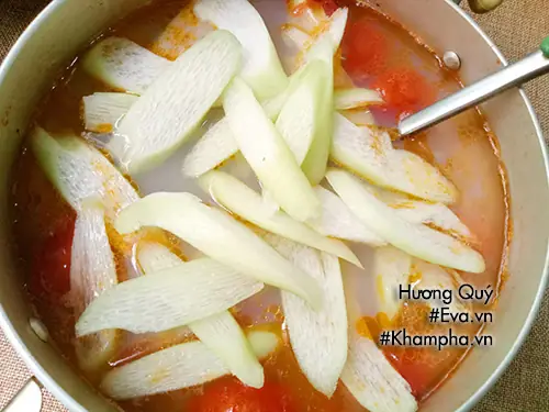 Cách Nấu Canh Trùng Trục Chua Dứa Thơm Ngon Chuẩn Vị Gia Đình